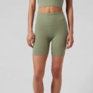 Athleta Ultra High Rise Elation 7” Shorts Size M